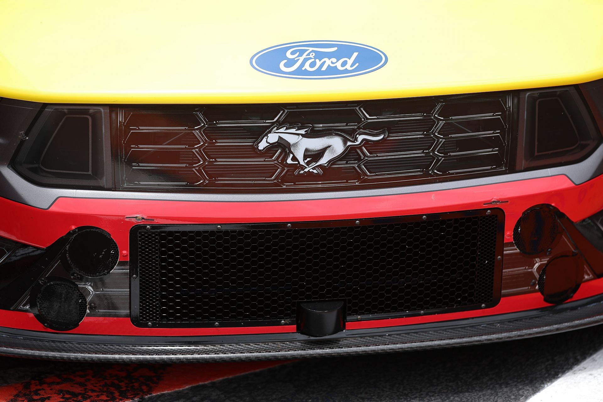 Joey Logano's #22 Shell Pennzoil Ford with a front grill with less tape to help get air into the engine. Source: Getty